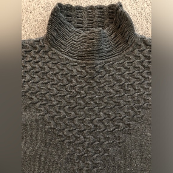 Women’s Sweater - Picture 6 of 8